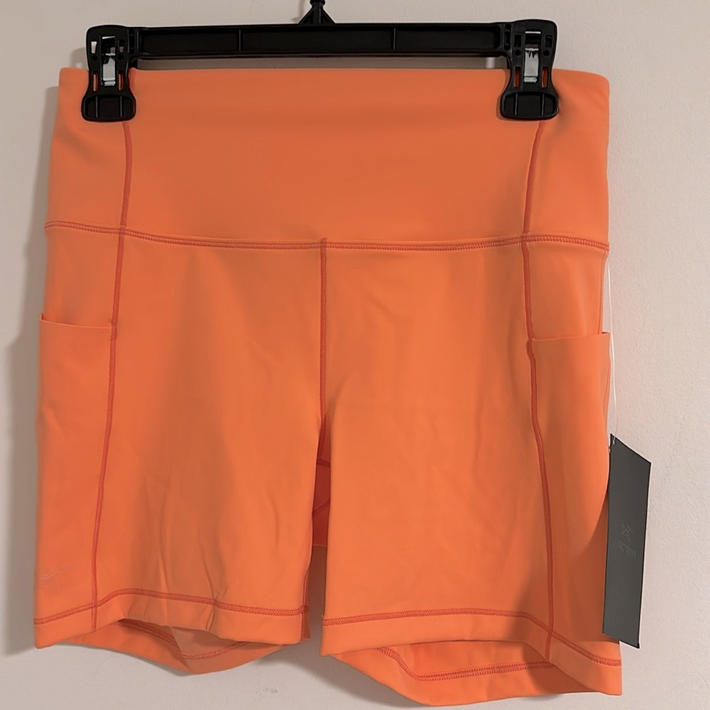 NWT Janji spring summer high rise shorts in solasta